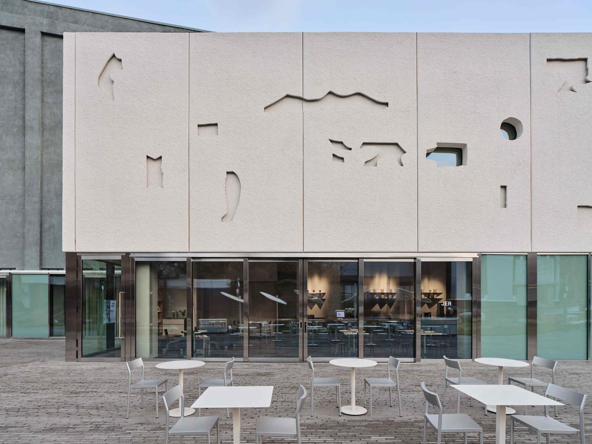 JER café в Tselinny Center of Contemporary Culture / NAAW