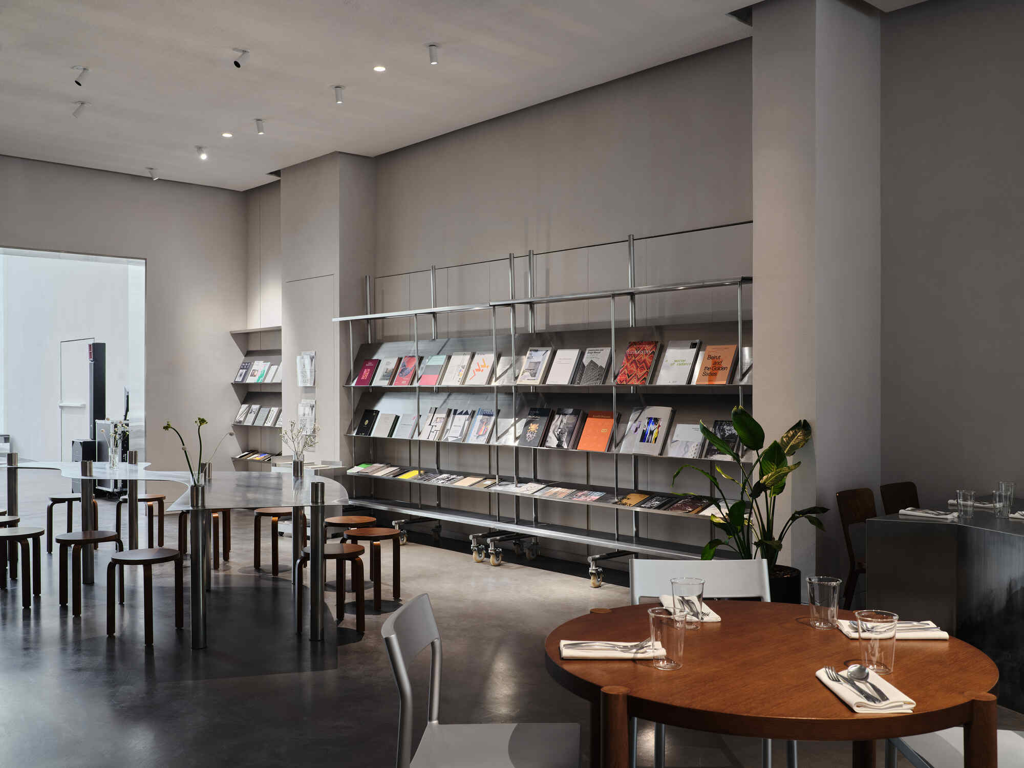 JER café в Tselinny Center of Contemporary Culture / NAAW