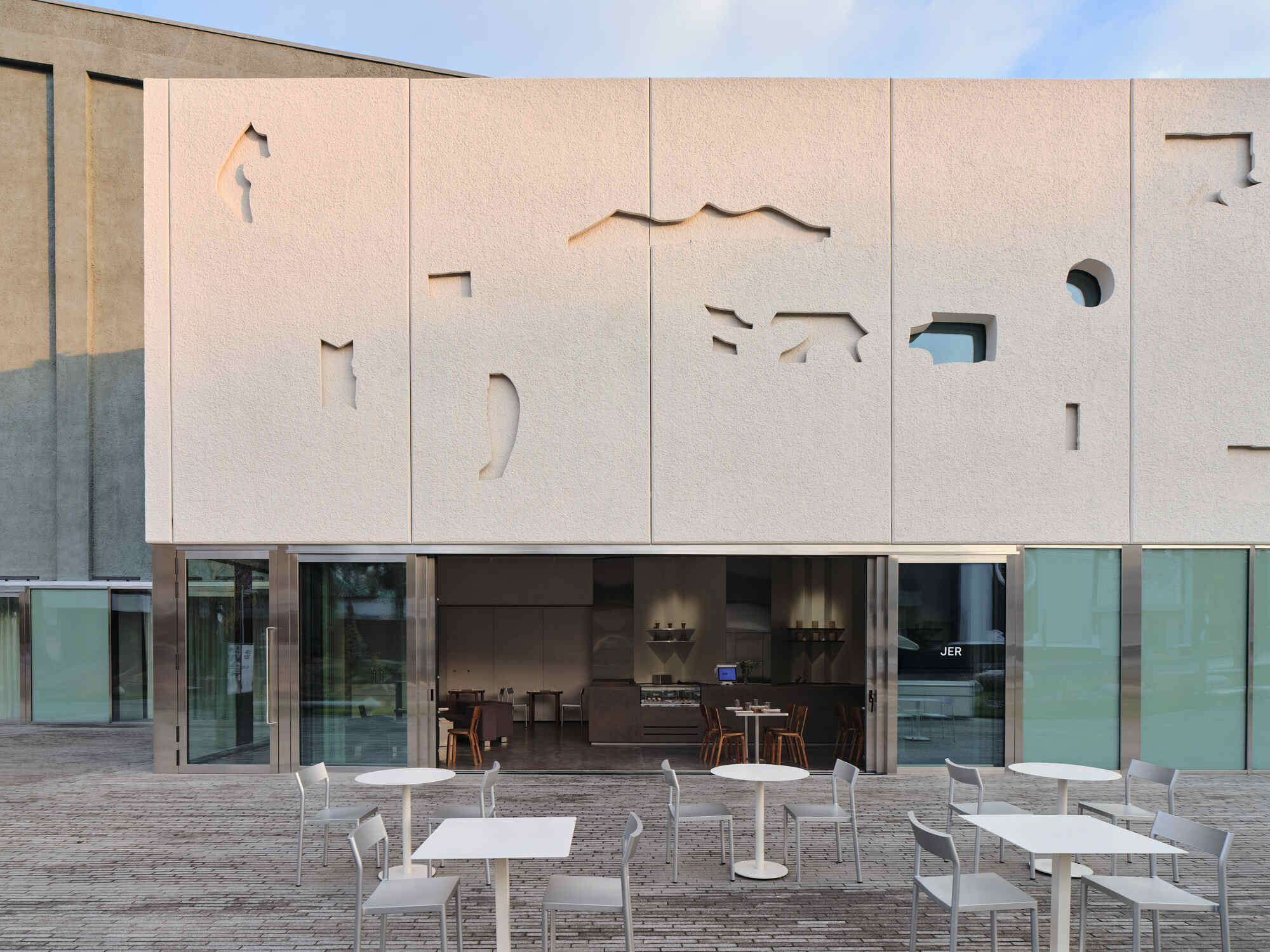 JER café в Tselinny Center of Contemporary Culture / NAAW