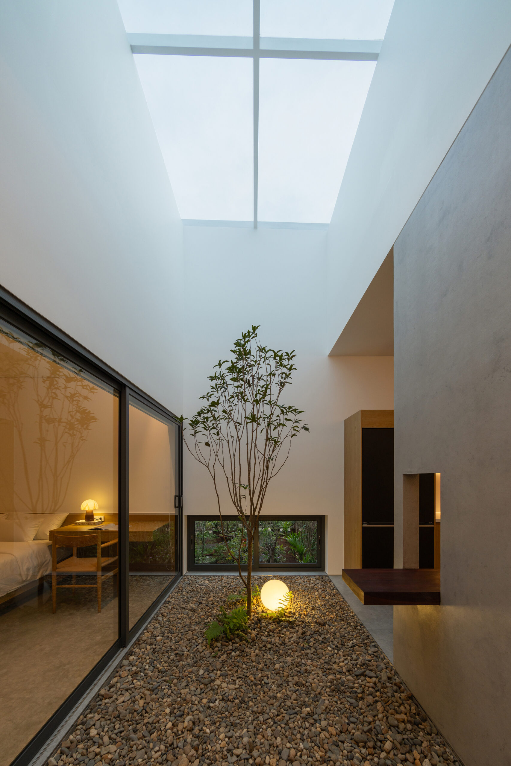 Nam Da House / 24Minimalist Architecture