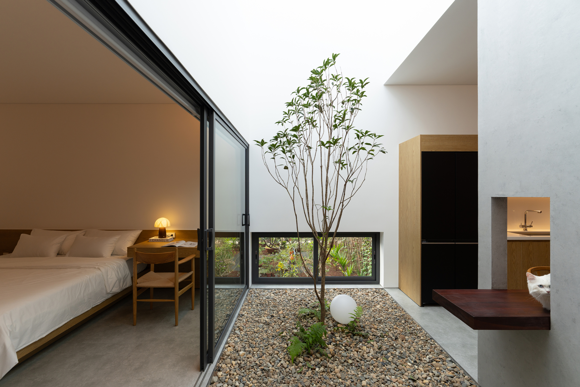 Nam Da House / 24Minimalist Architecture