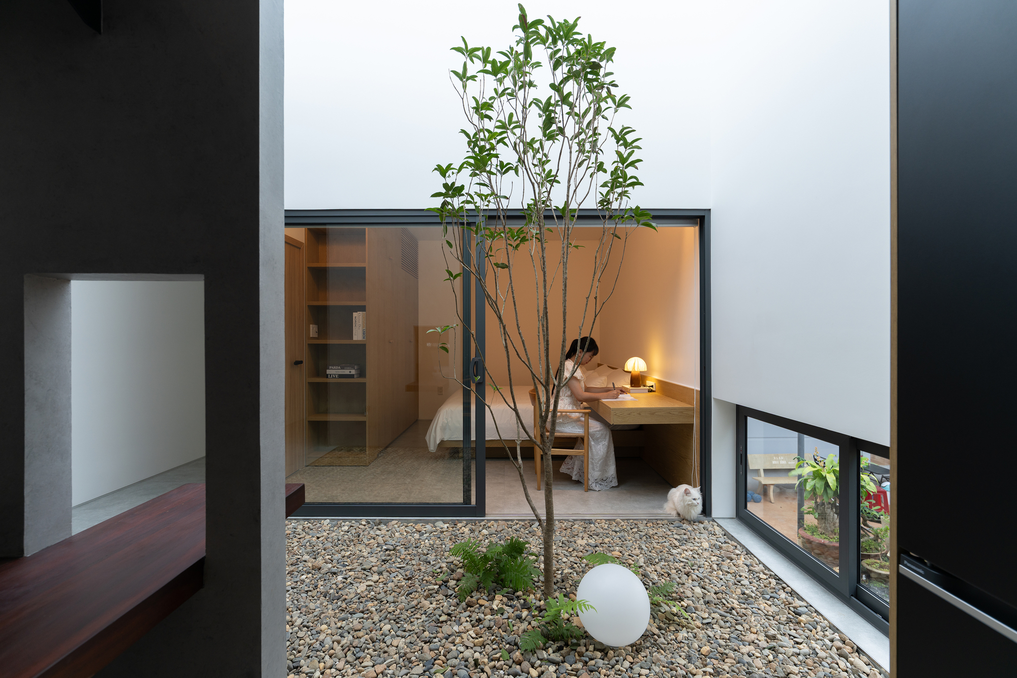 Nam Da House / 24Minimalist Architecture