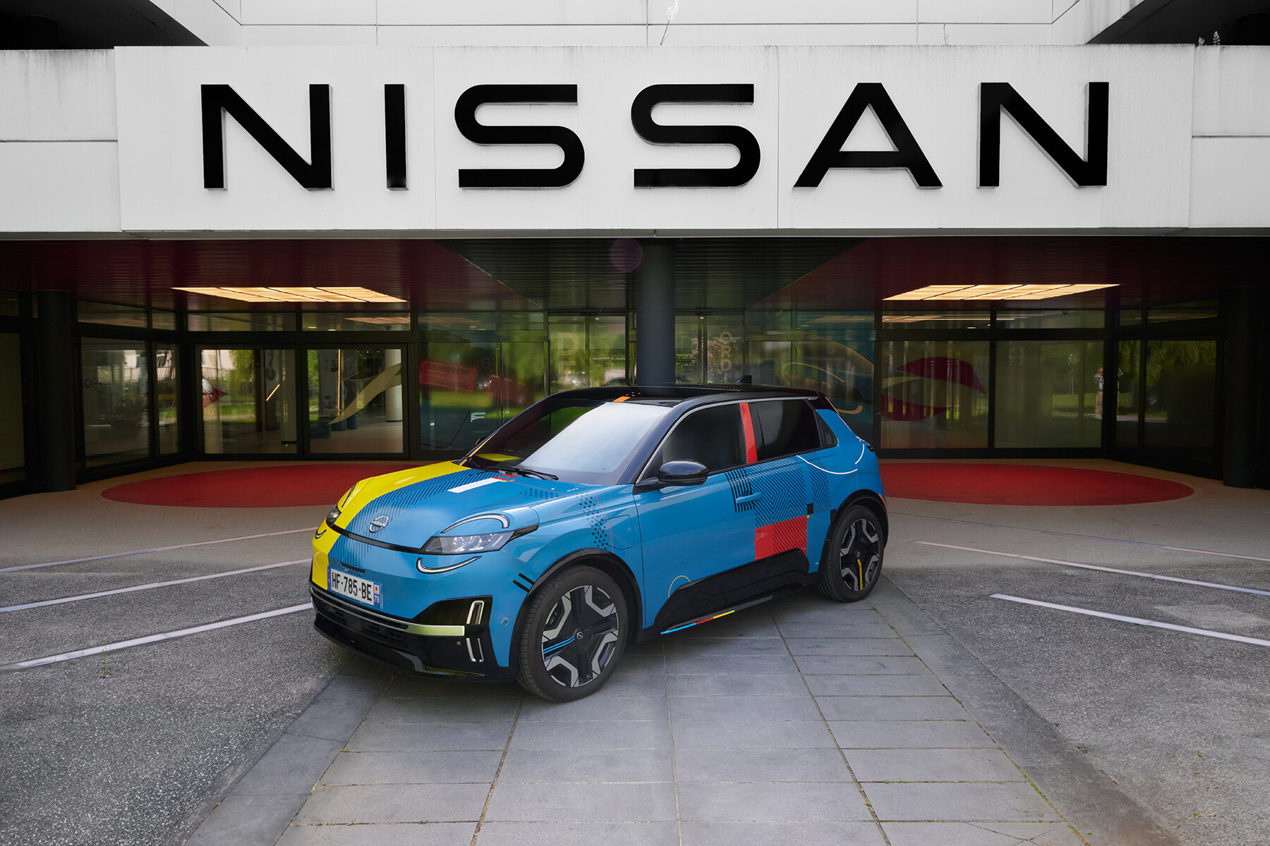 Мarc-André Fauteux превратил Nissan MICRA в «движущийся холст»