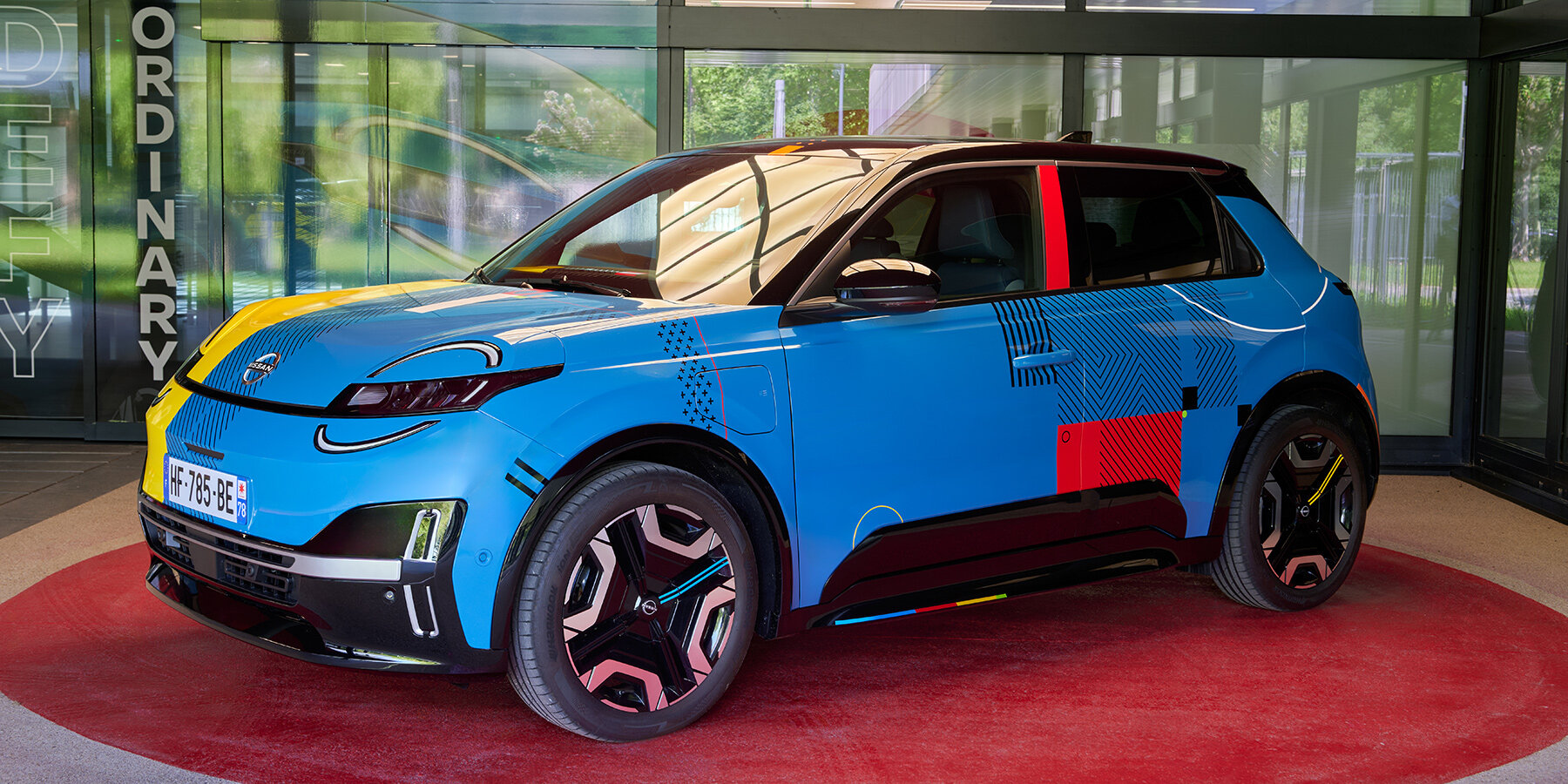 Мarc-André Fauteux превратил Nissan MICRA в «движущийся холст»
