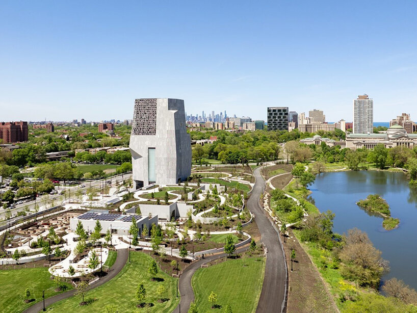 Музей Obama Presidential Center в Чикаго открылся как маршрут через демократию и протест