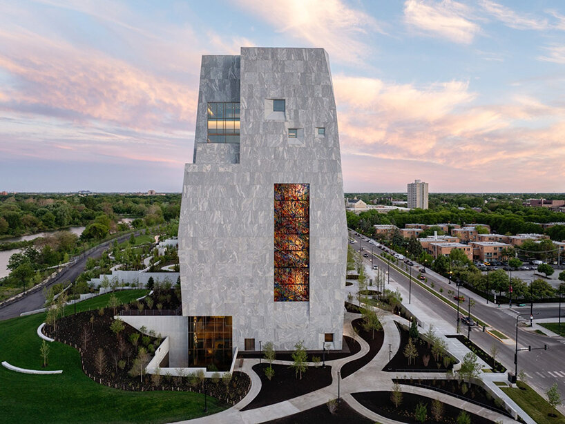 Музей Obama Presidential Center в Чикаго открылся как маршрут через демократию и протест