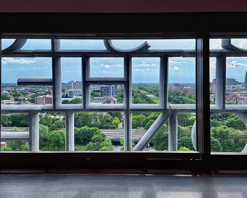 Музей Obama Presidential Center в Чикаго открылся как маршрут через демократию и протест