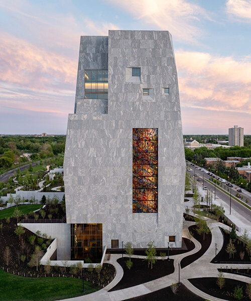 Музей Obama Presidential Center в Чикаго открылся как маршрут через демократию и протест
