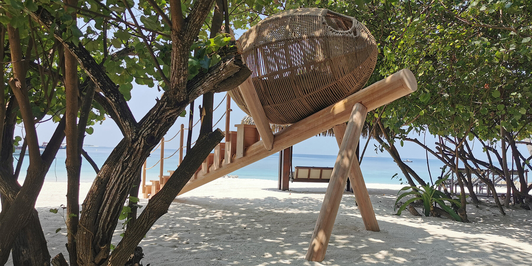 One Egg – One World: инсталляция Studio Mameluca для JOALI Maldives