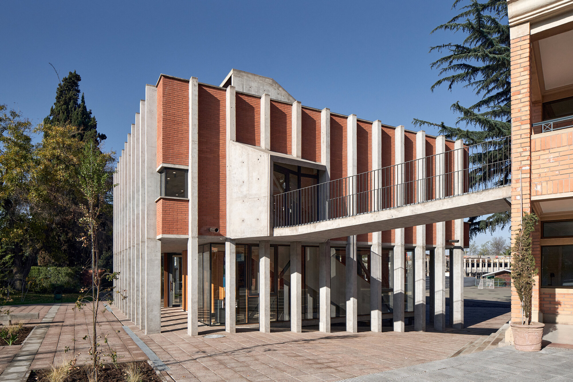 Павильон школьной библиотеки Tabancura School / José Ignacio Valdivieso