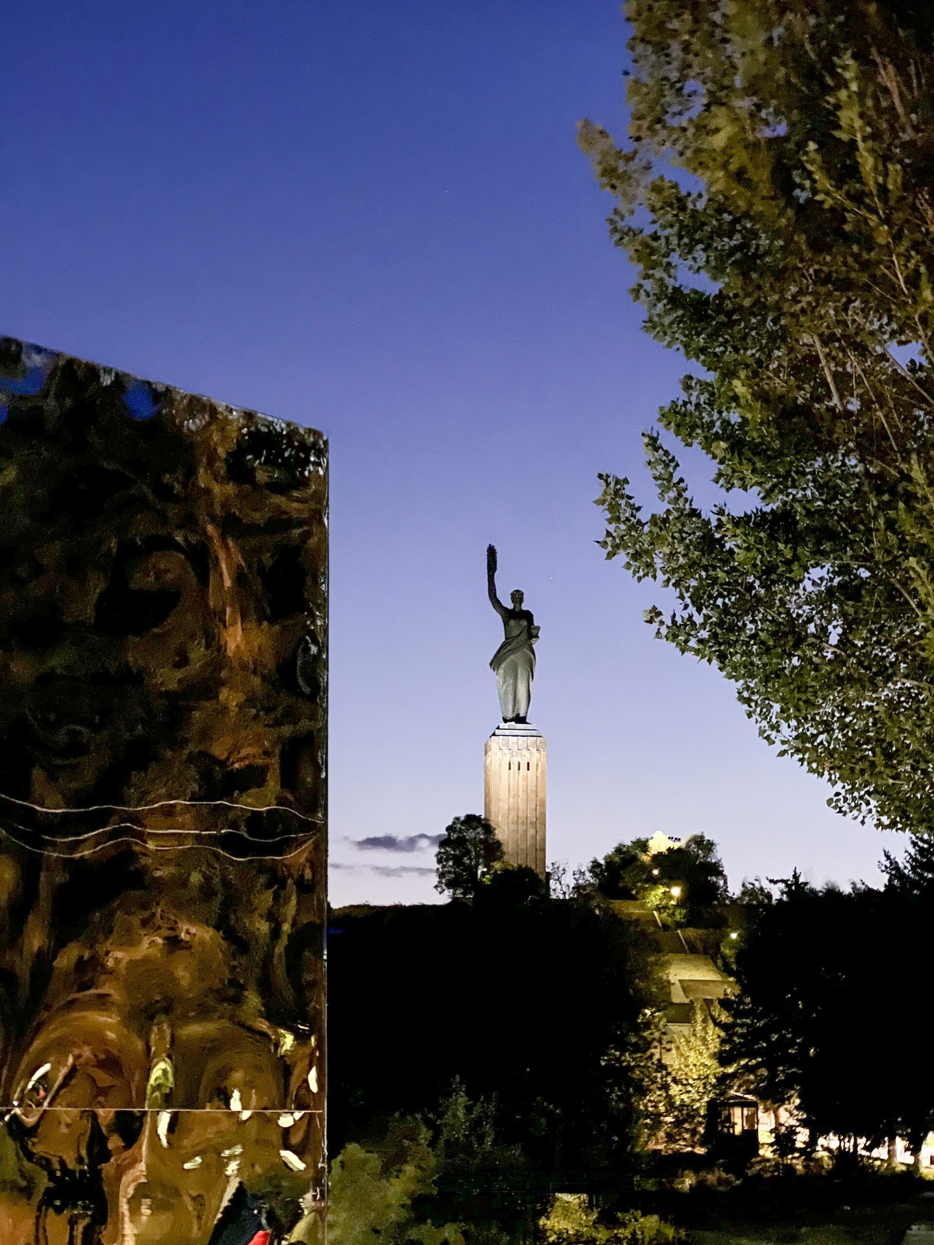 Pavilion Reflection of Infinity / Alberto Collet + MEDS (Meetings of Design Students)