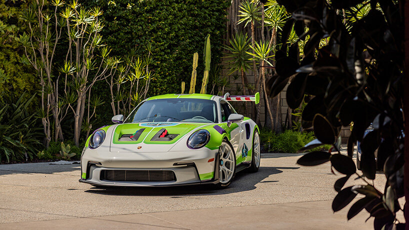 Porsche превратила костюм Buzz Lightyear в уникальный 911 к выходу «Toy Story 5»