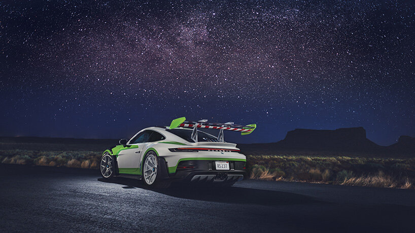 Porsche превратила костюм Buzz Lightyear в уникальный 911 к выходу «Toy Story 5»