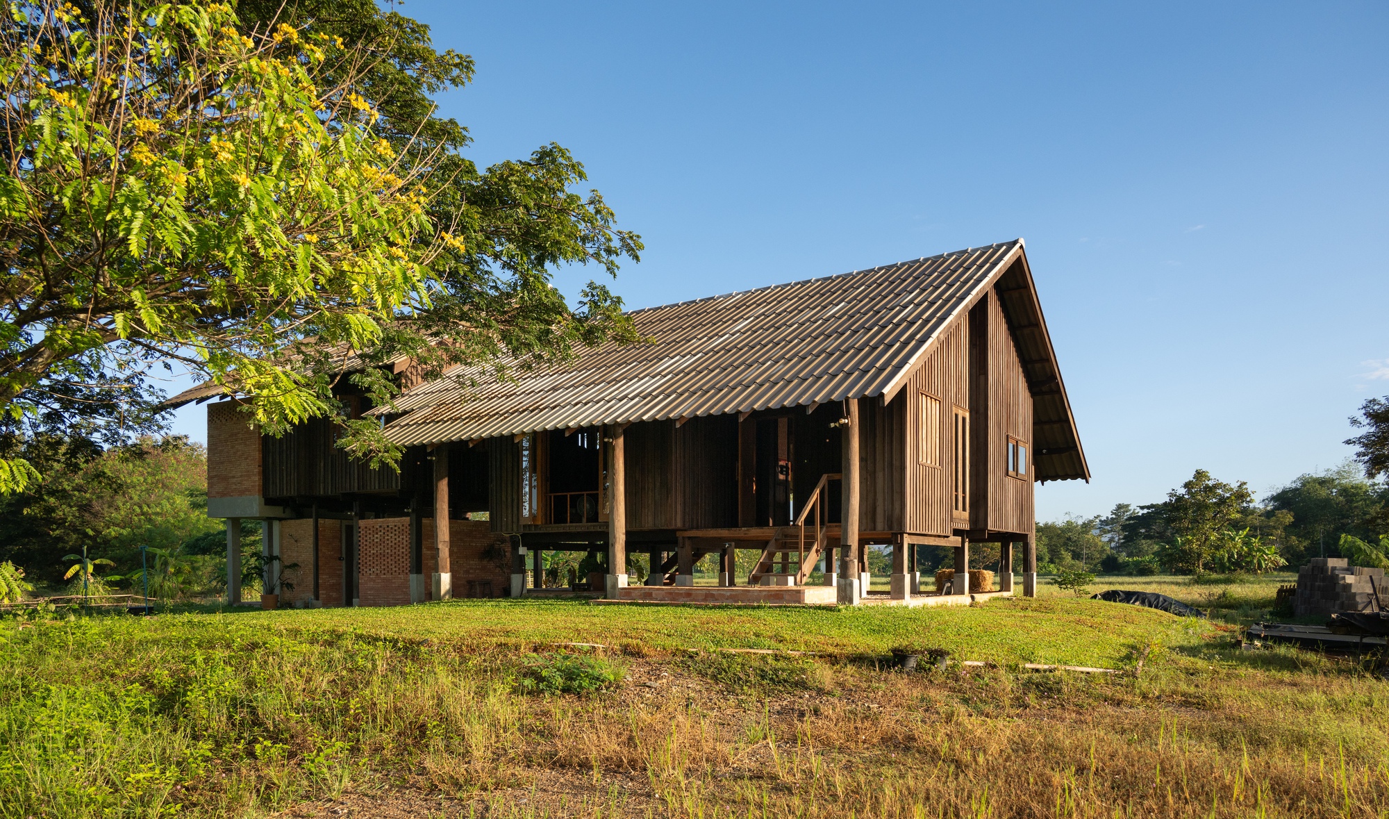 Raintree Lane Farm House / Yangnar Studio