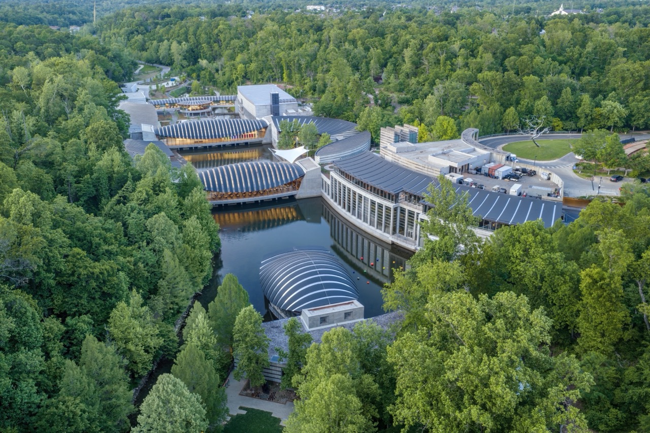 Safdie Architects завершили расширение музея Crystal Bridges в Арканзасе