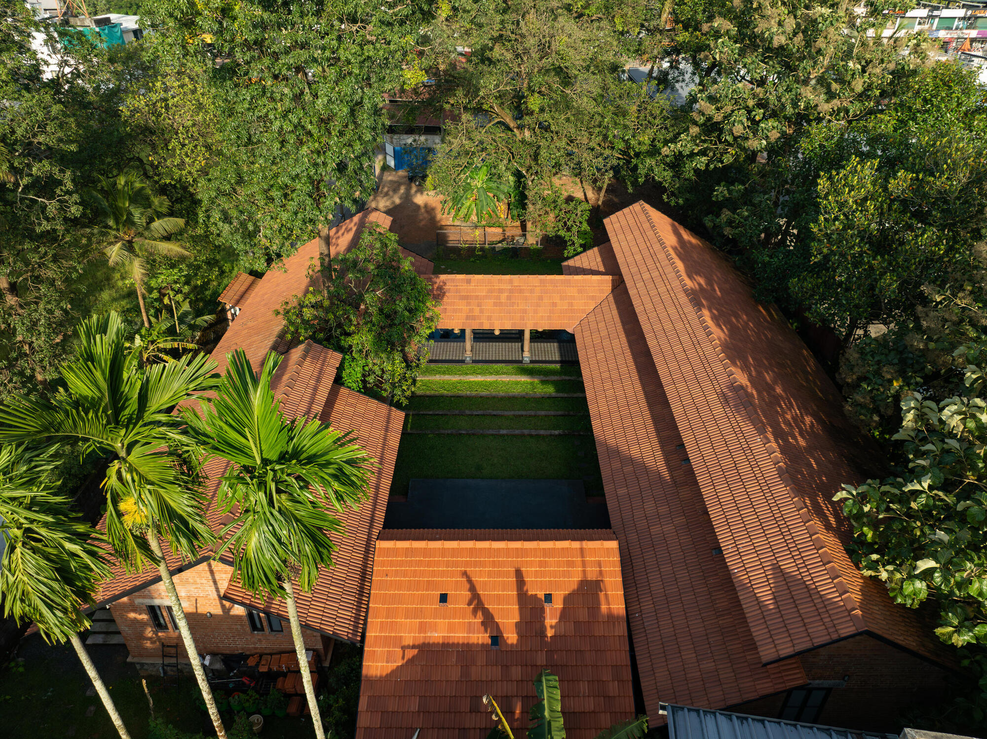 Śhālā Twam Community Hub / Bhoomija Creations