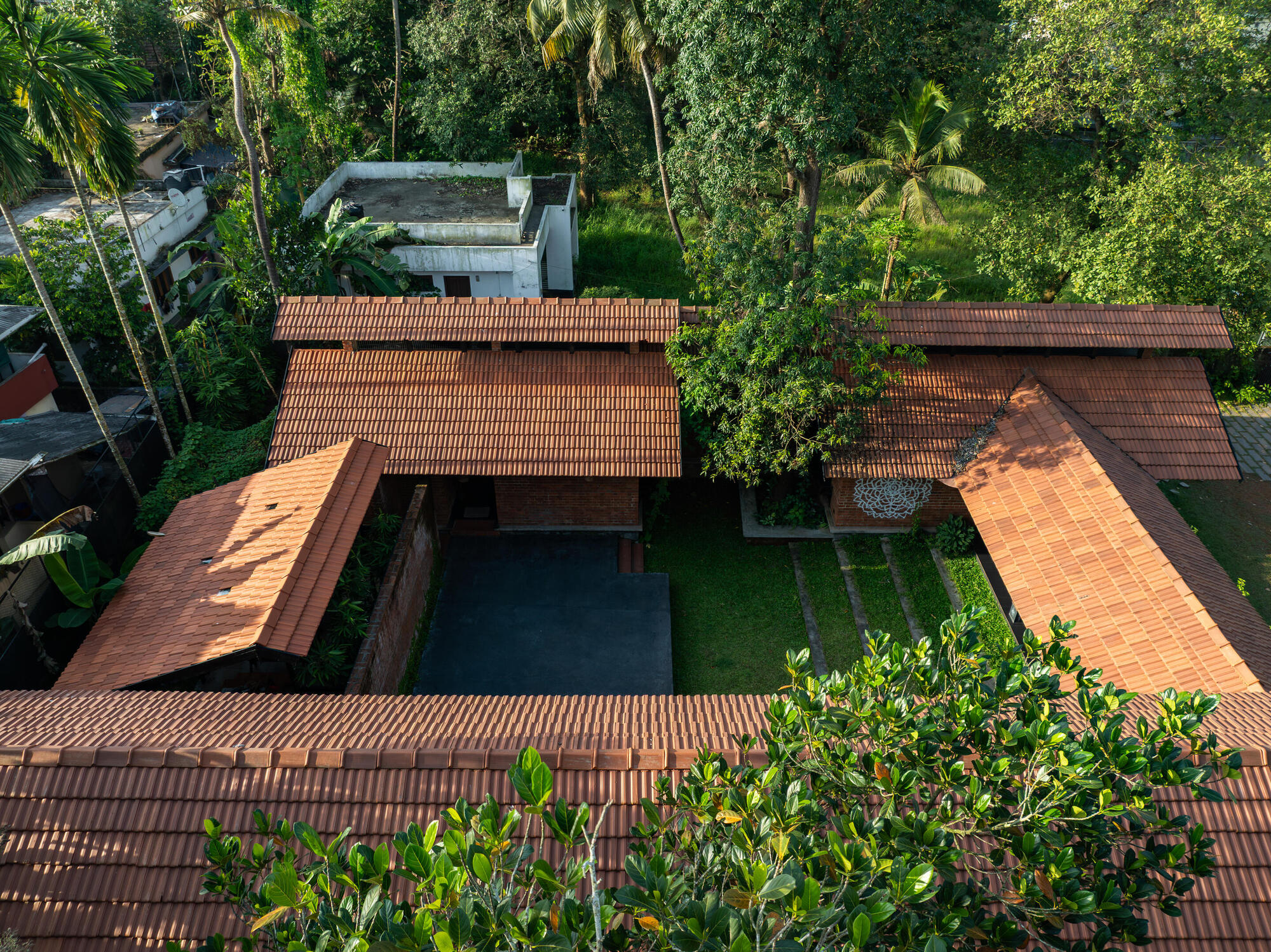 Śhālā Twam Community Hub / Bhoomija Creations