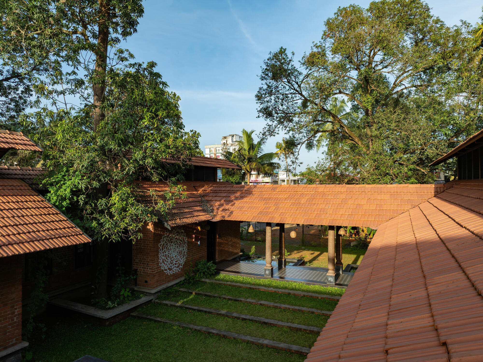 Śhālā Twam Community Hub / Bhoomija Creations