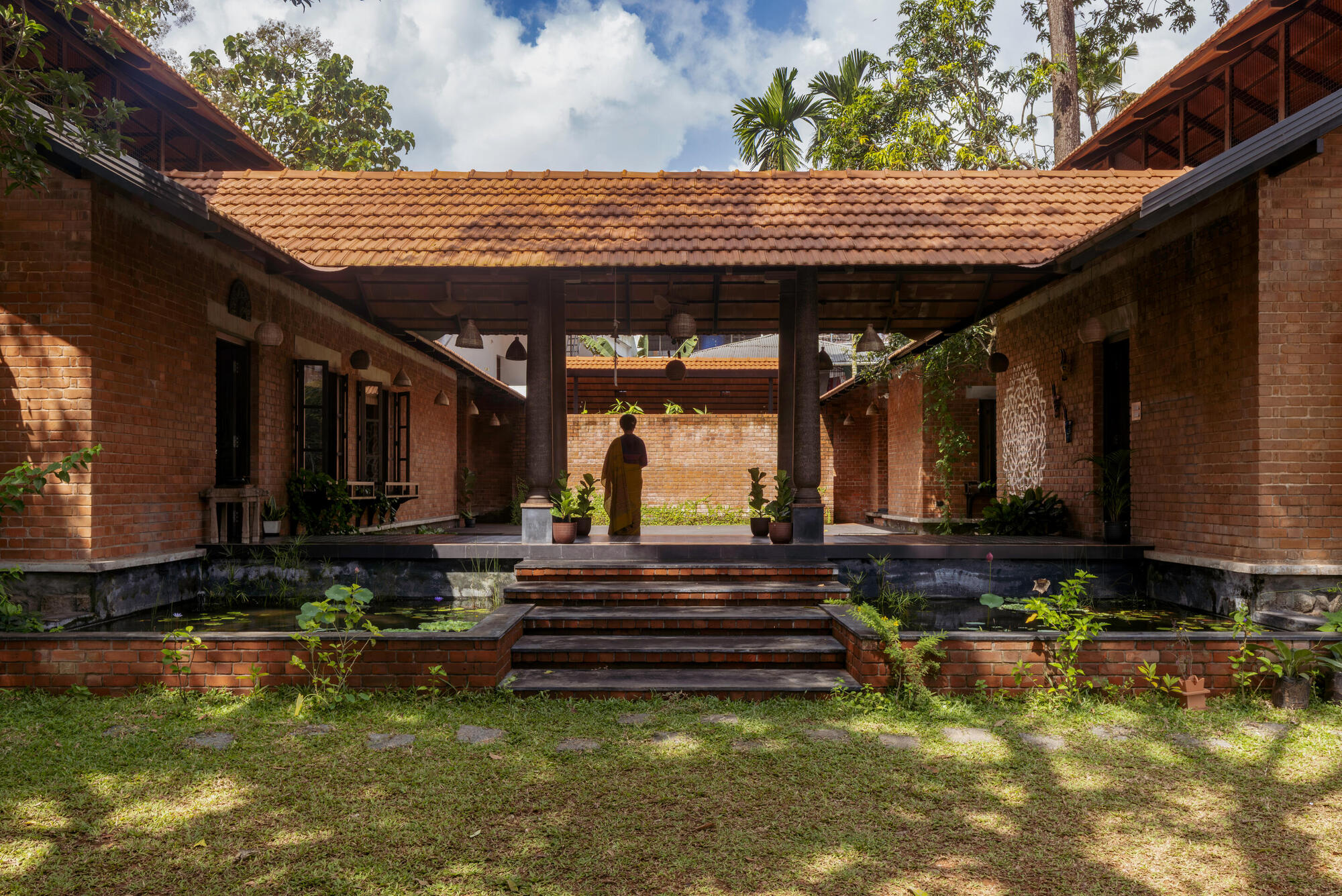 Śhālā Twam Community Hub / Bhoomija Creations