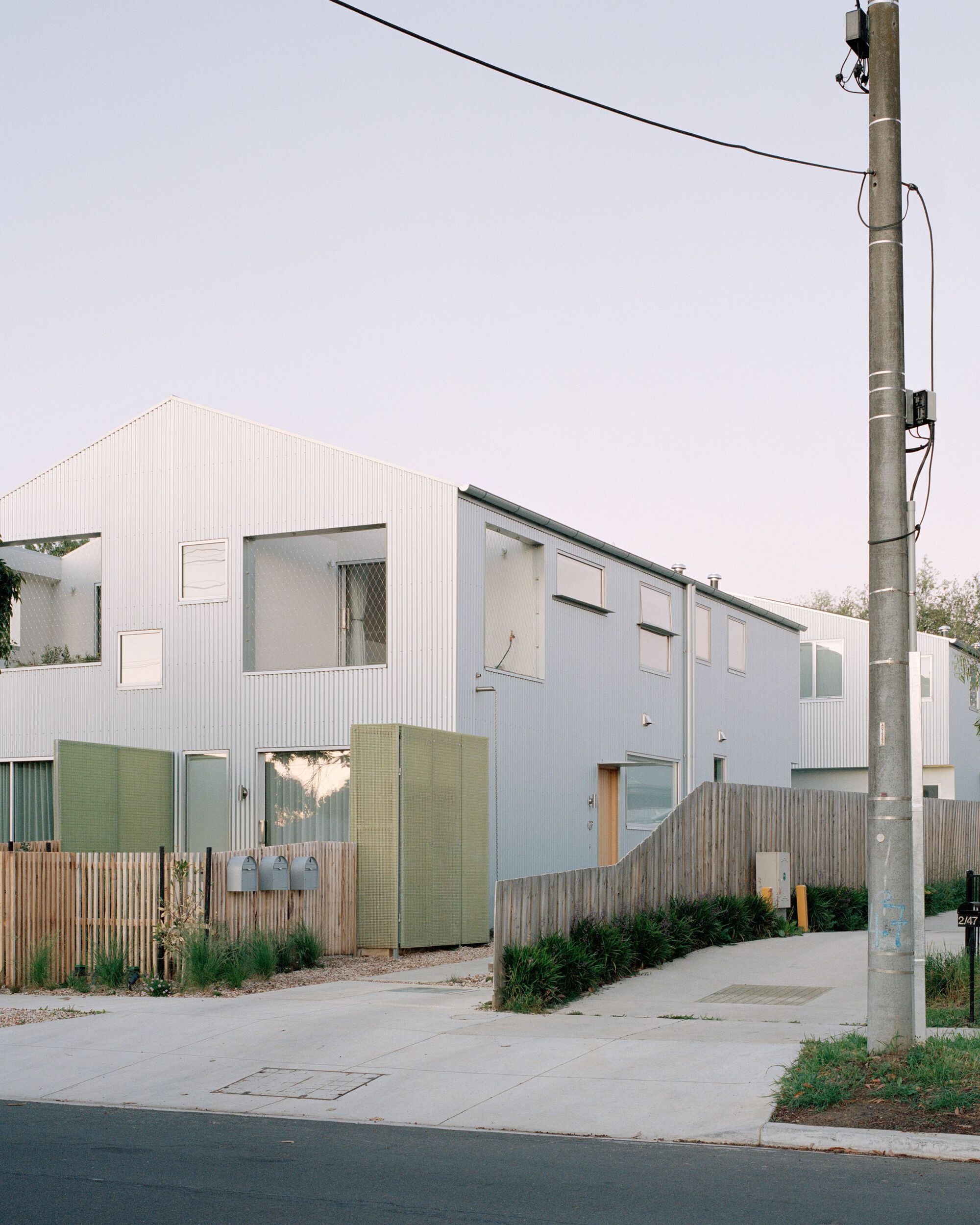 Shand Road Townhouse / Ys Housing — четырёхсекционный таунхаусный пилот для средней плотности застройки в Мельбурне