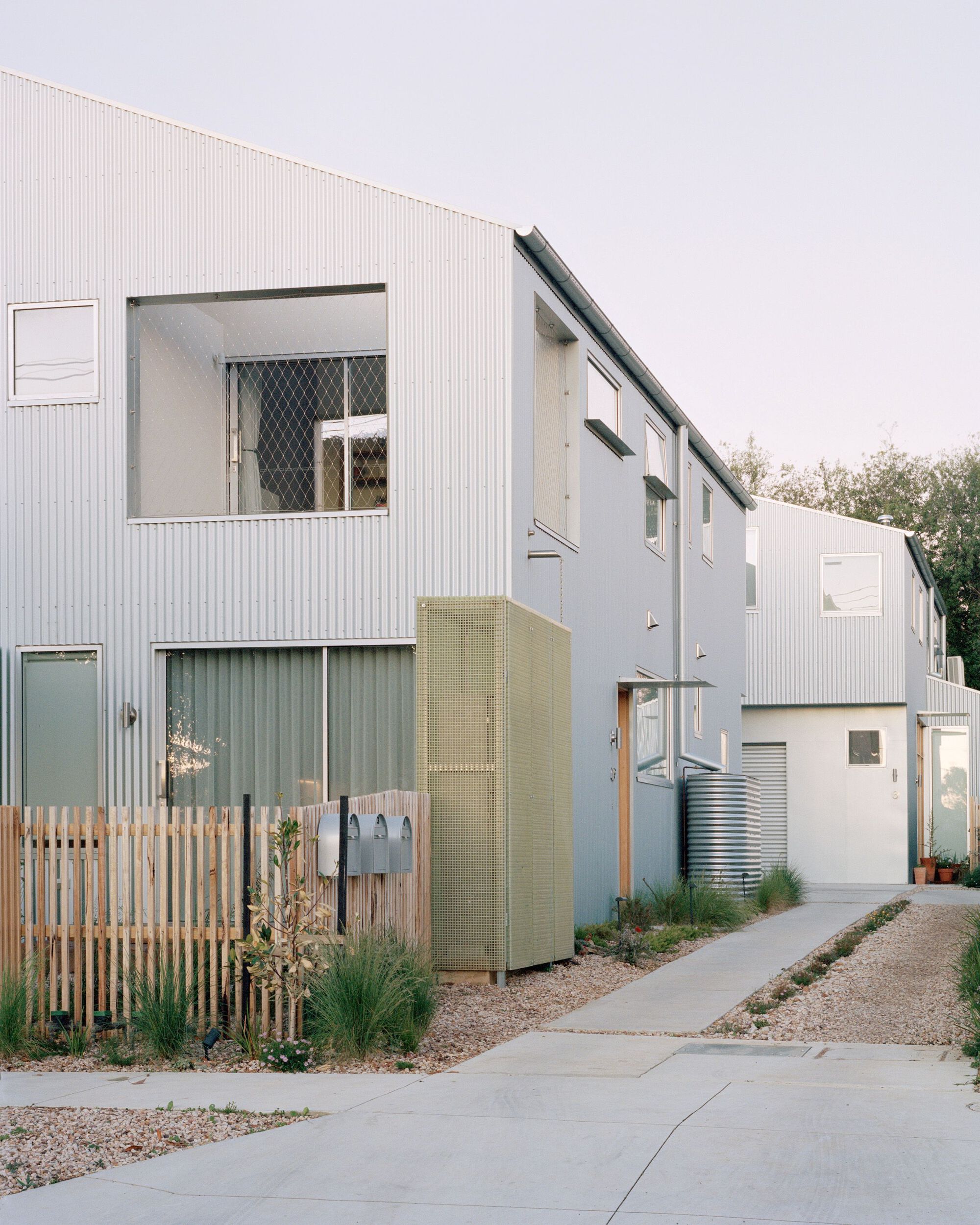 Shand Road Townhouse / Ys Housing — четырёхсекционный таунхаусный пилот для средней плотности застройки в Мельбурне