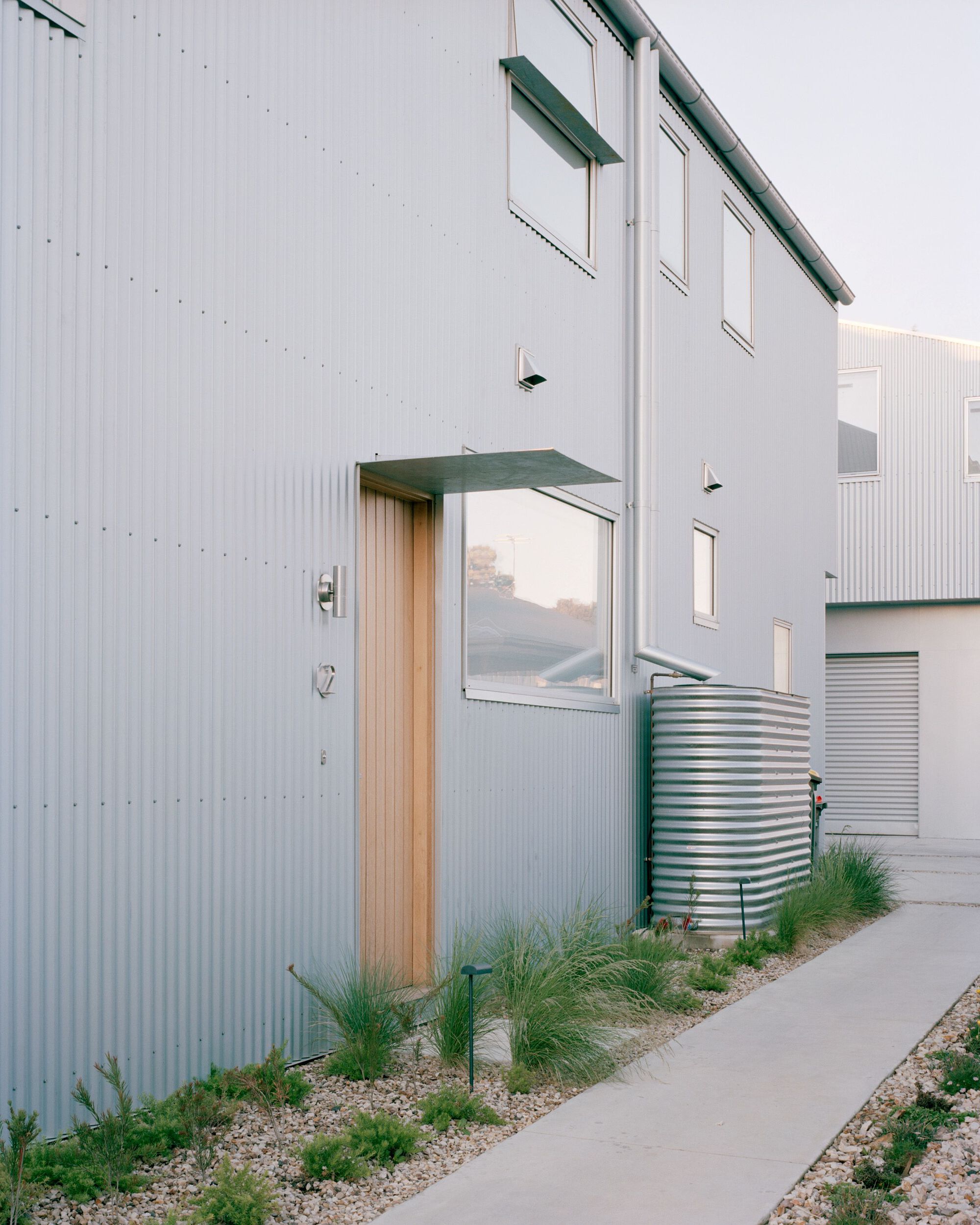 Shand Road Townhouse / Ys Housing — четырёхсекционный таунхаусный пилот для средней плотности застройки в Мельбурне