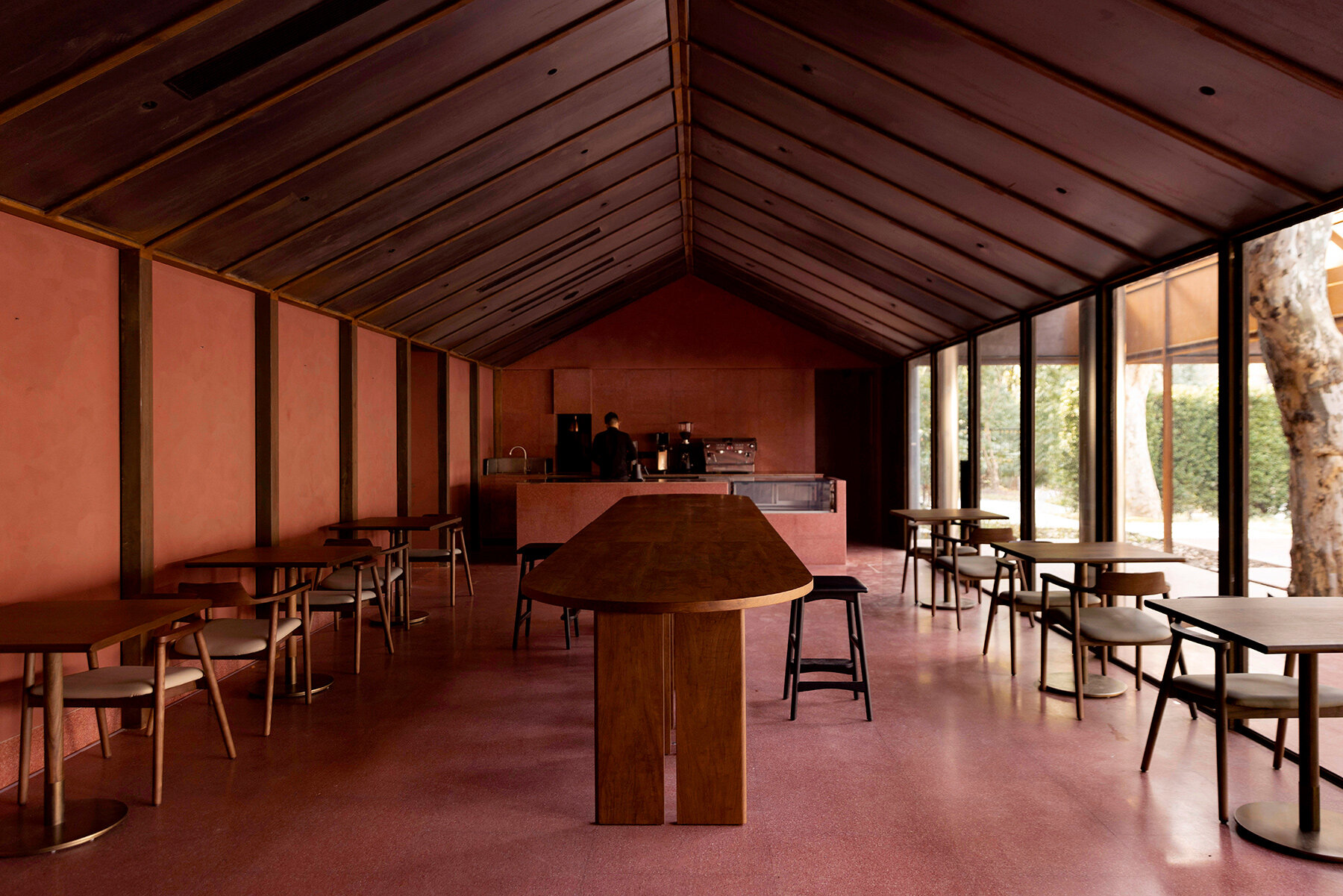 Павильон-кофейня из weathering steel в парке Люйсюнь в Шанхае
