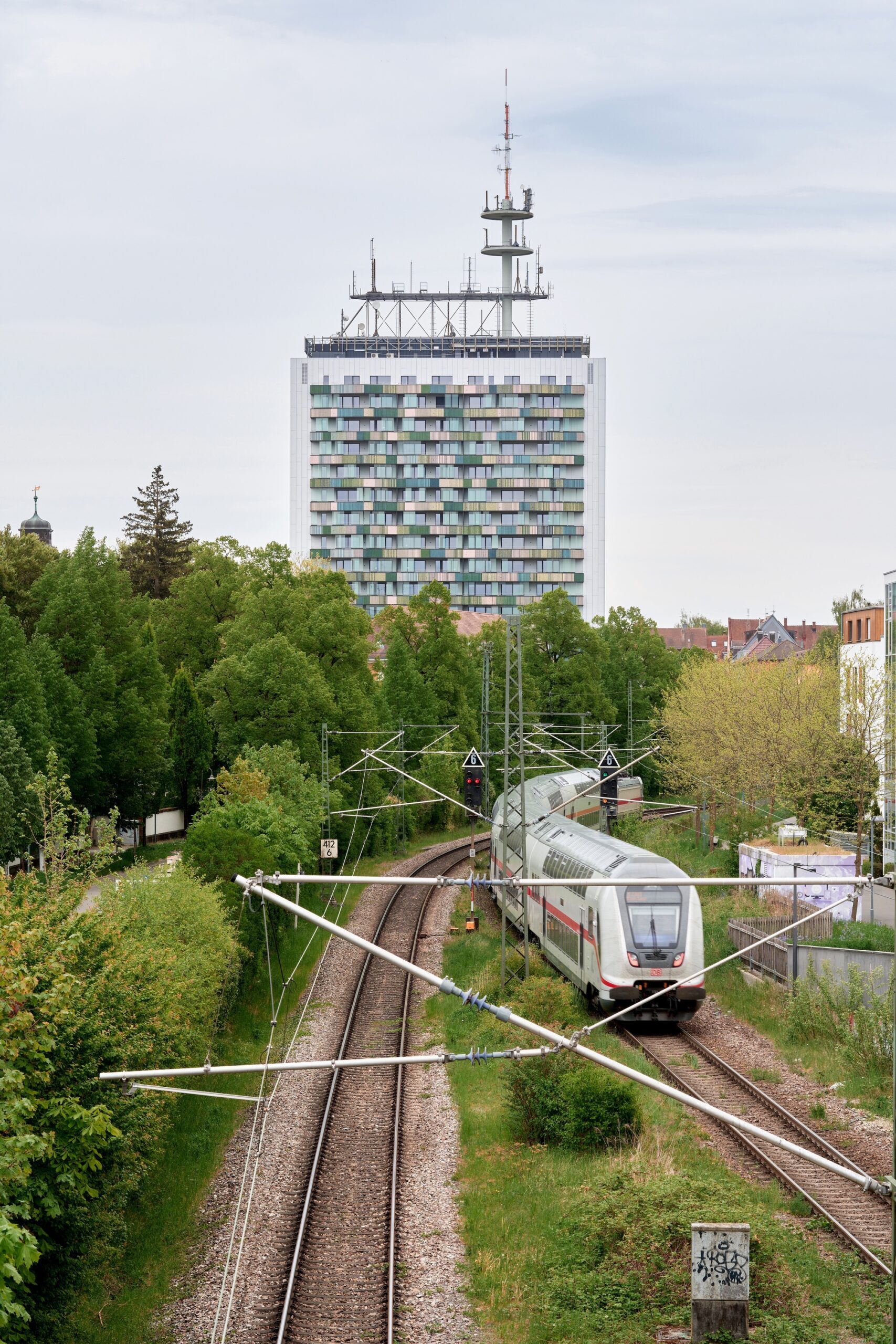 Telekom Tower в Констанце: адаптивная перестройка 1970-х офисов в жилой дом от Sauerbruch Hutton