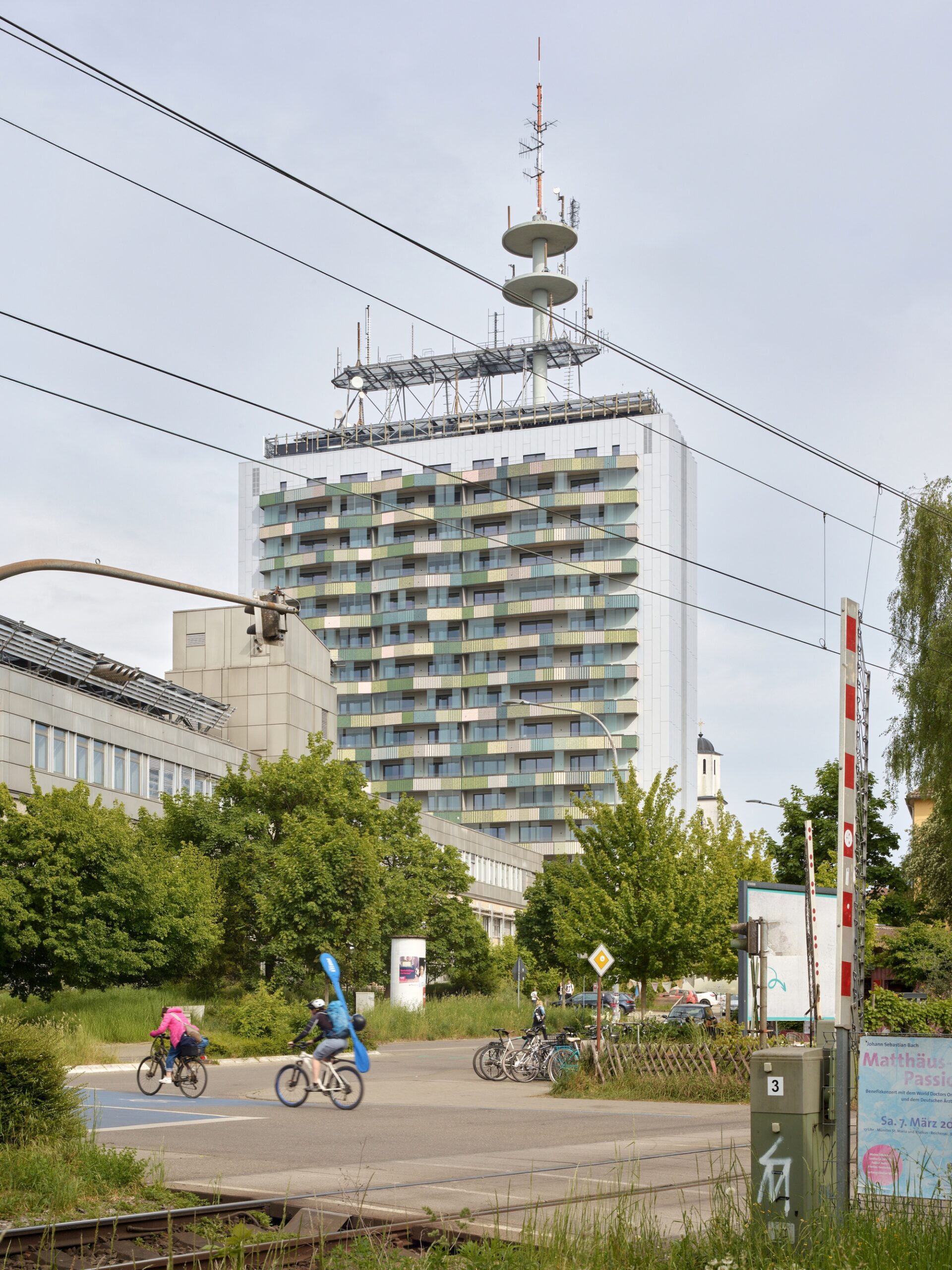 Telekom Tower в Констанце: адаптивная перестройка 1970-х офисов в жилой дом от Sauerbruch Hutton