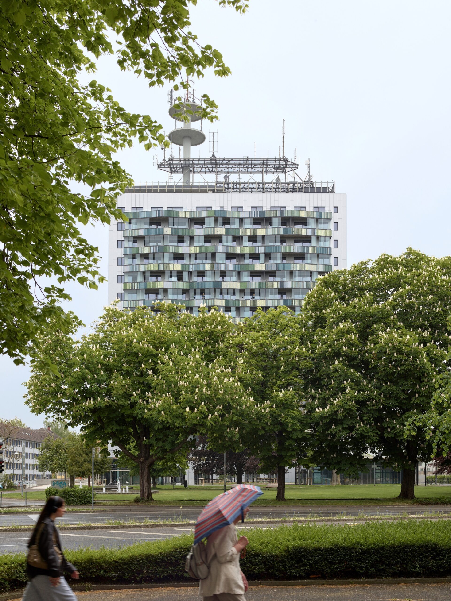 Telekom Tower в Констанце: адаптивная перестройка 1970-х офисов в жилой дом от Sauerbruch Hutton