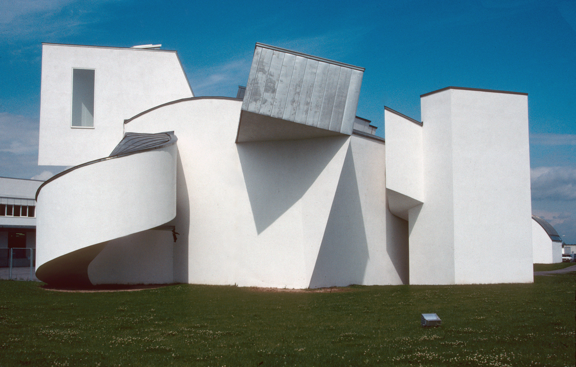 «The Century of Gehry»: в музее Serralves в Порту открывается ретроспектива Фрэнка Гери