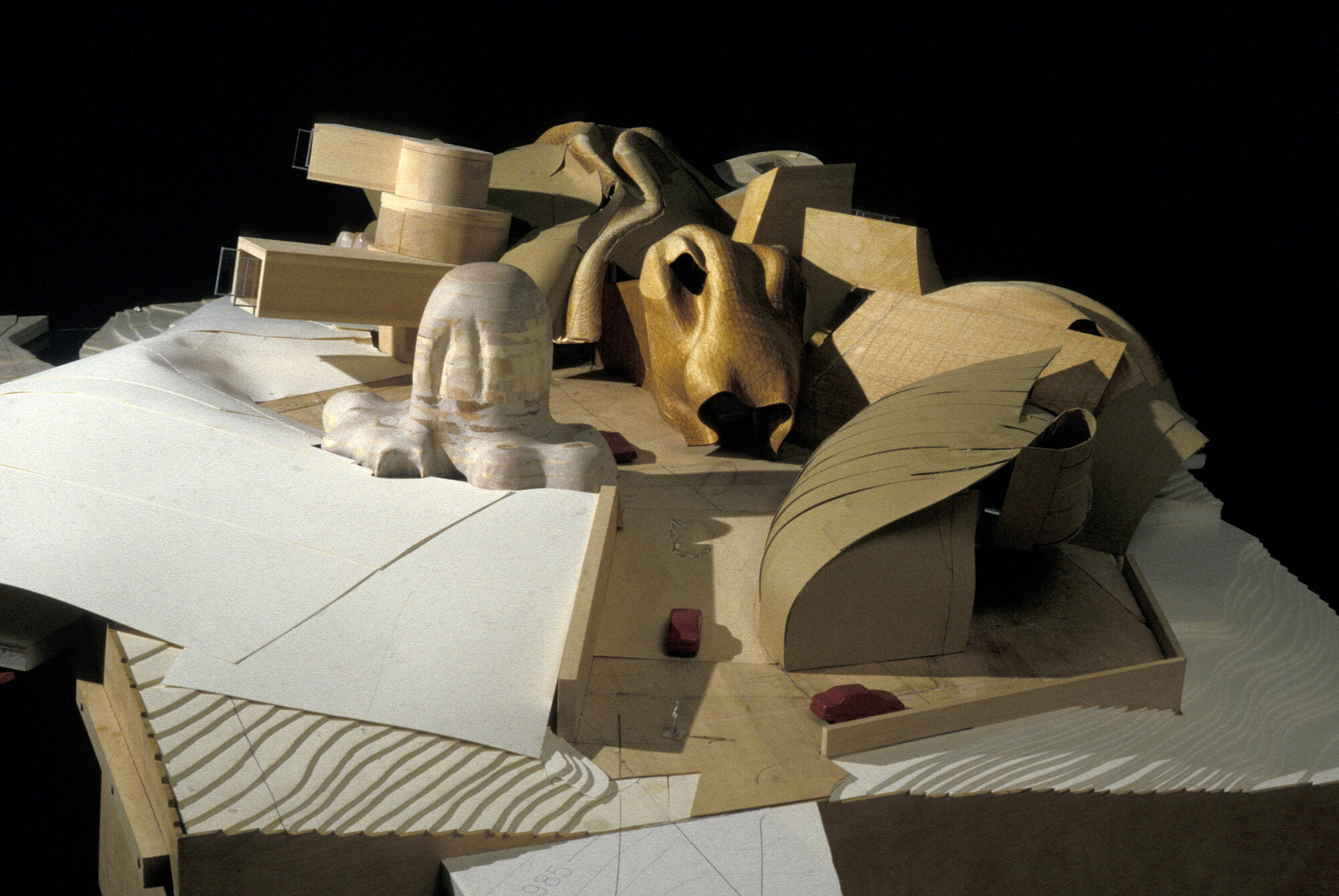 «The Century of Gehry»: в музее Serralves в Порту открывается ретроспектива Фрэнка Гери