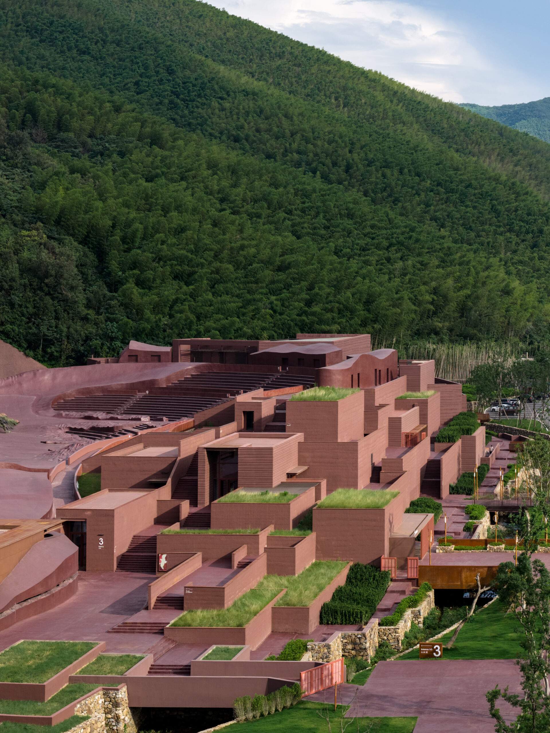 The Earth Valley Theater / GOA (Group of Architects)