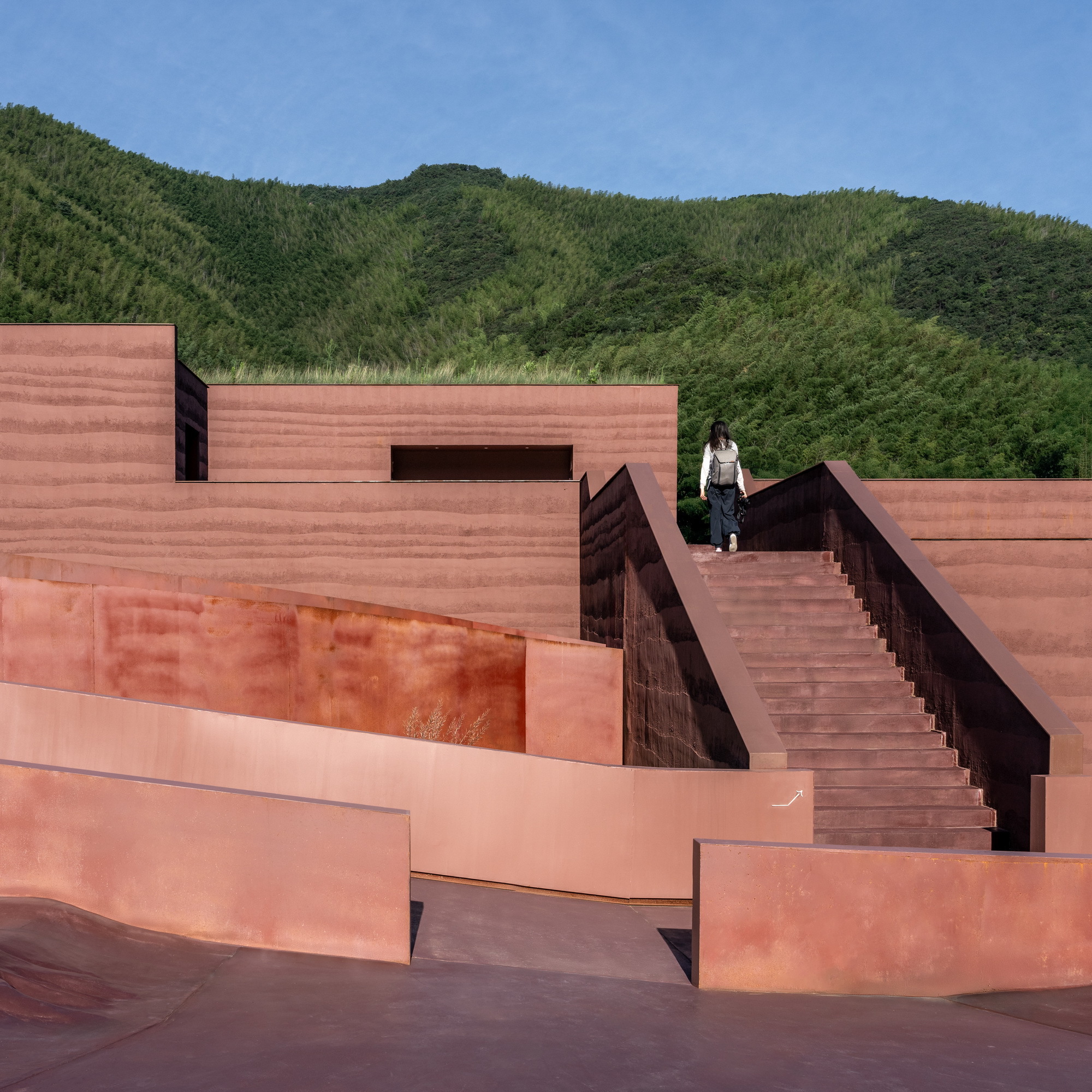 The Earth Valley Theater / GOA (Group of Architects)