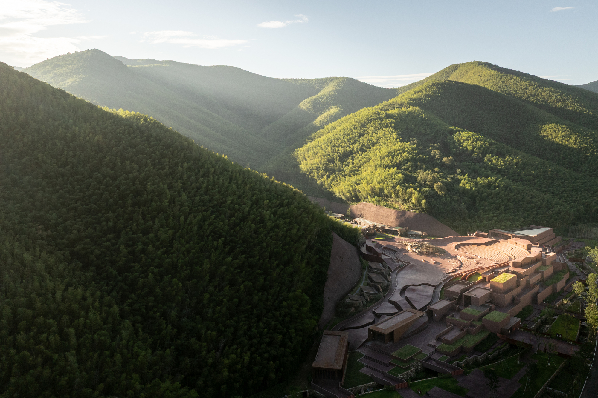 The Earth Valley Theater / GOA (Group of Architects)