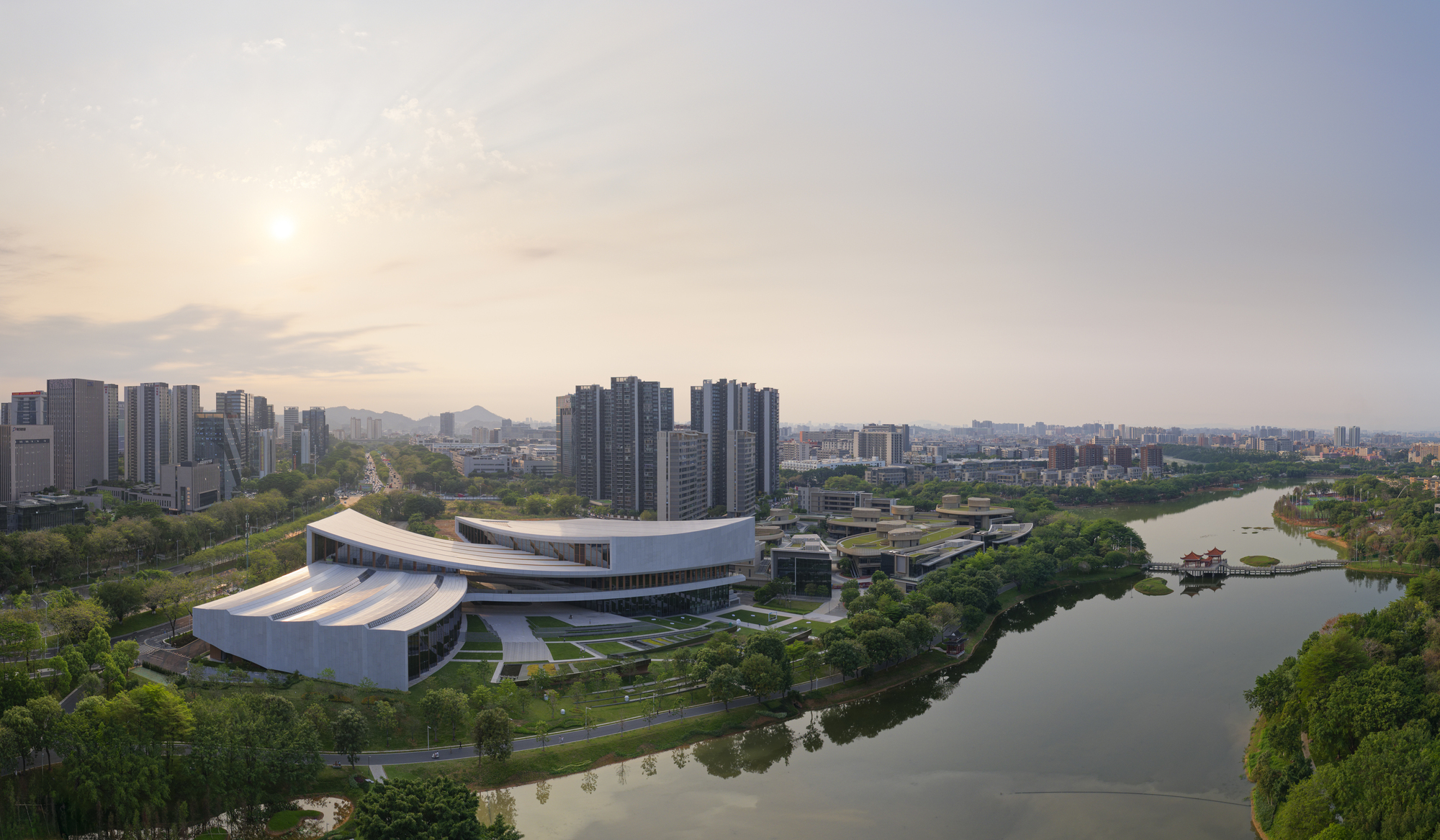 ZHA открыла Центр выставок и перформансов Songshan Lake в Дунгуане