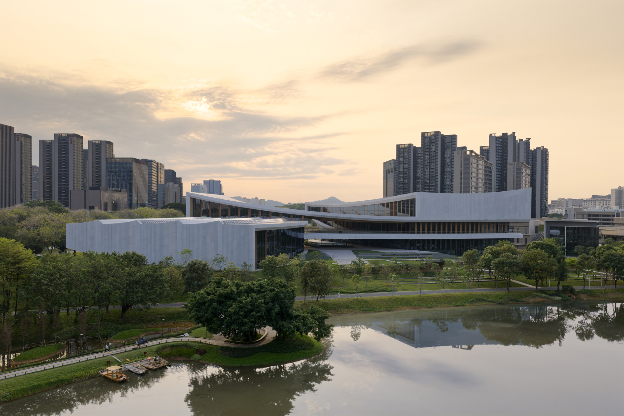 ZHA открыла Центр выставок и перформансов Songshan Lake в Дунгуане