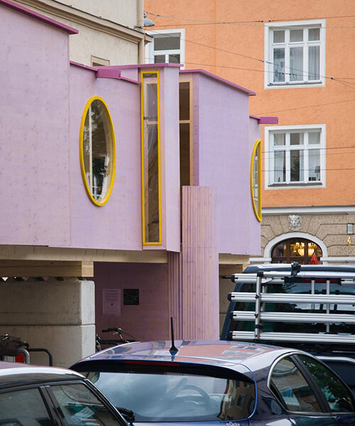 Павильон ZuHaus в Мюнхене превращает парковочное место в уличную комнату