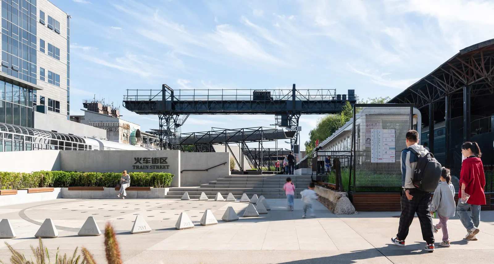 Реконструкция Train Street в парке 798·751 / Studio NOR