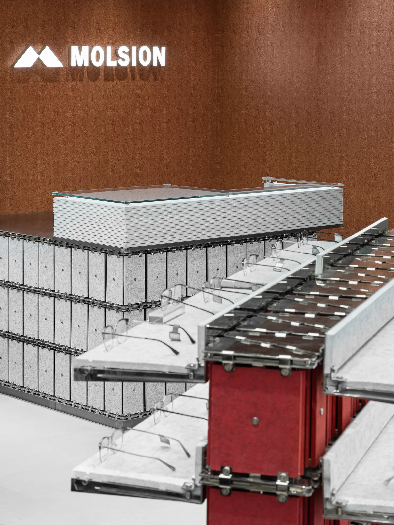 MOLSION Concept Store / Some Thoughts — концепт-магазин в Ухане, построенный на диалоге фетра и металла