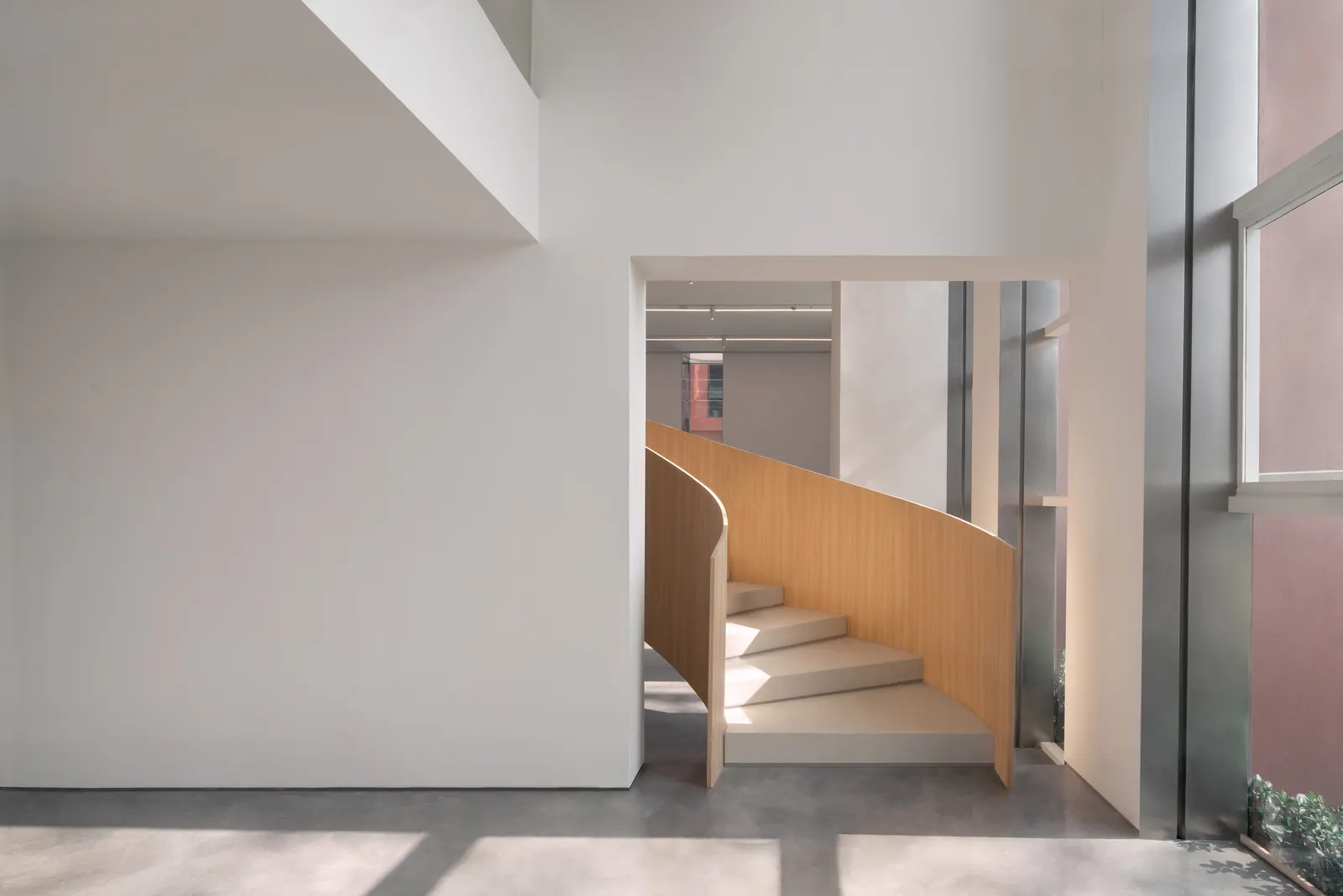 REDGE Contemporary Art Center / Atelier Meadow