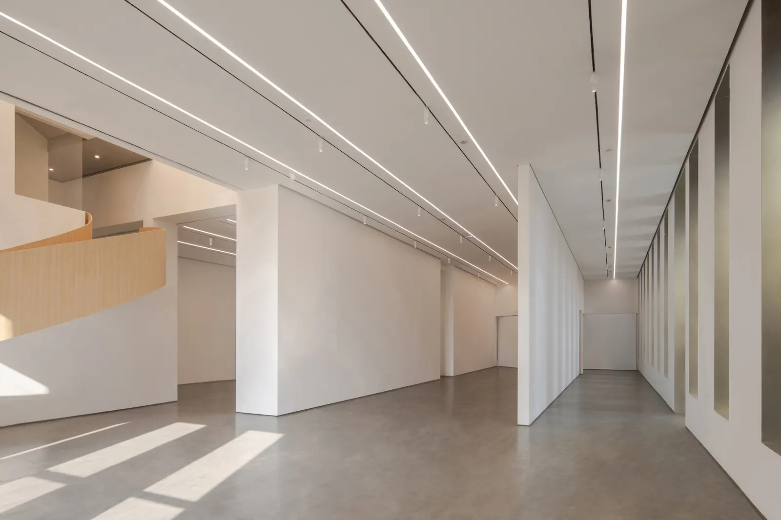 REDGE Contemporary Art Center / Atelier Meadow