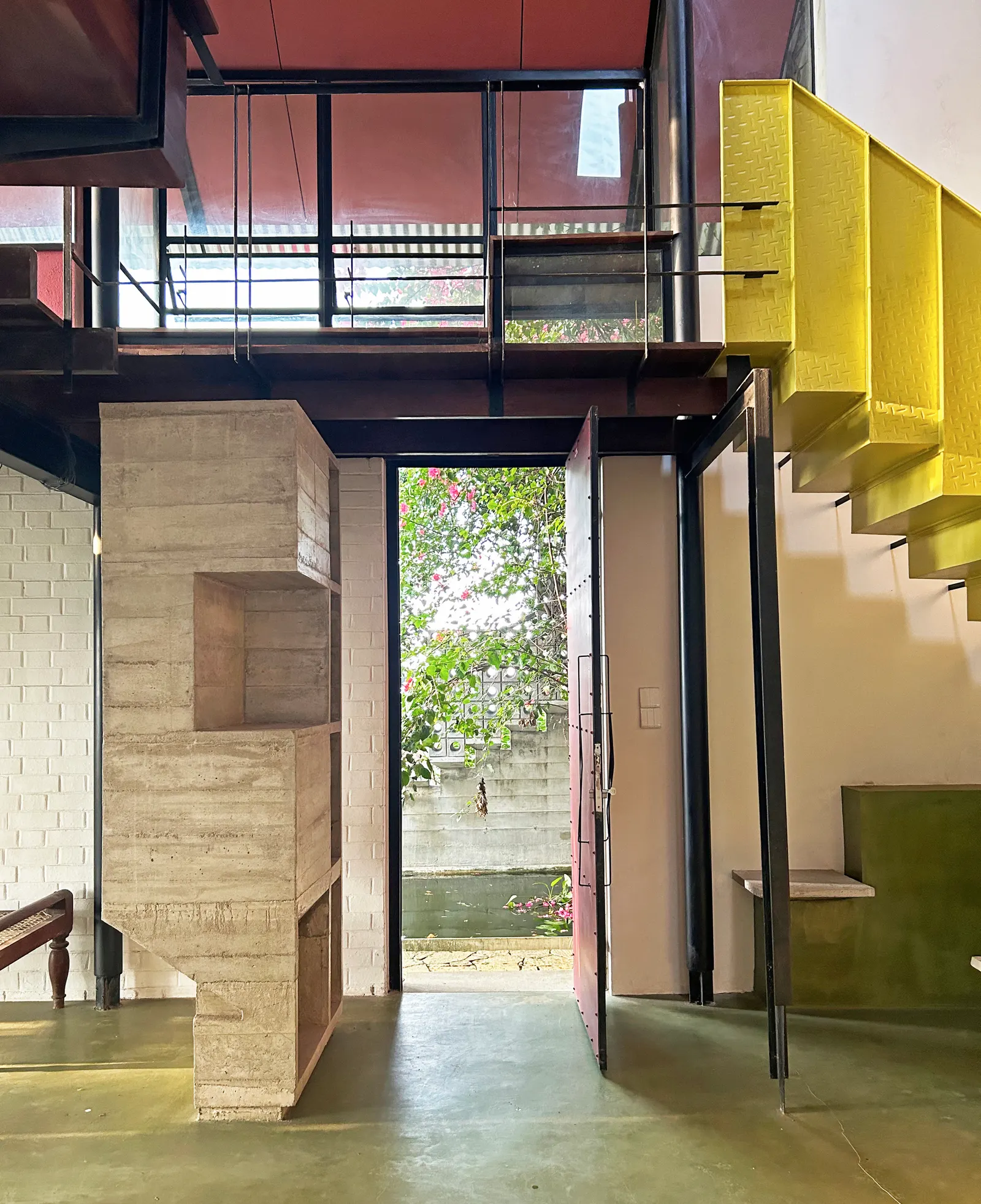 Primrose House / Robust Architecture Workshop: реконструкция дома в Канди с акцентом на свет и повторное использование