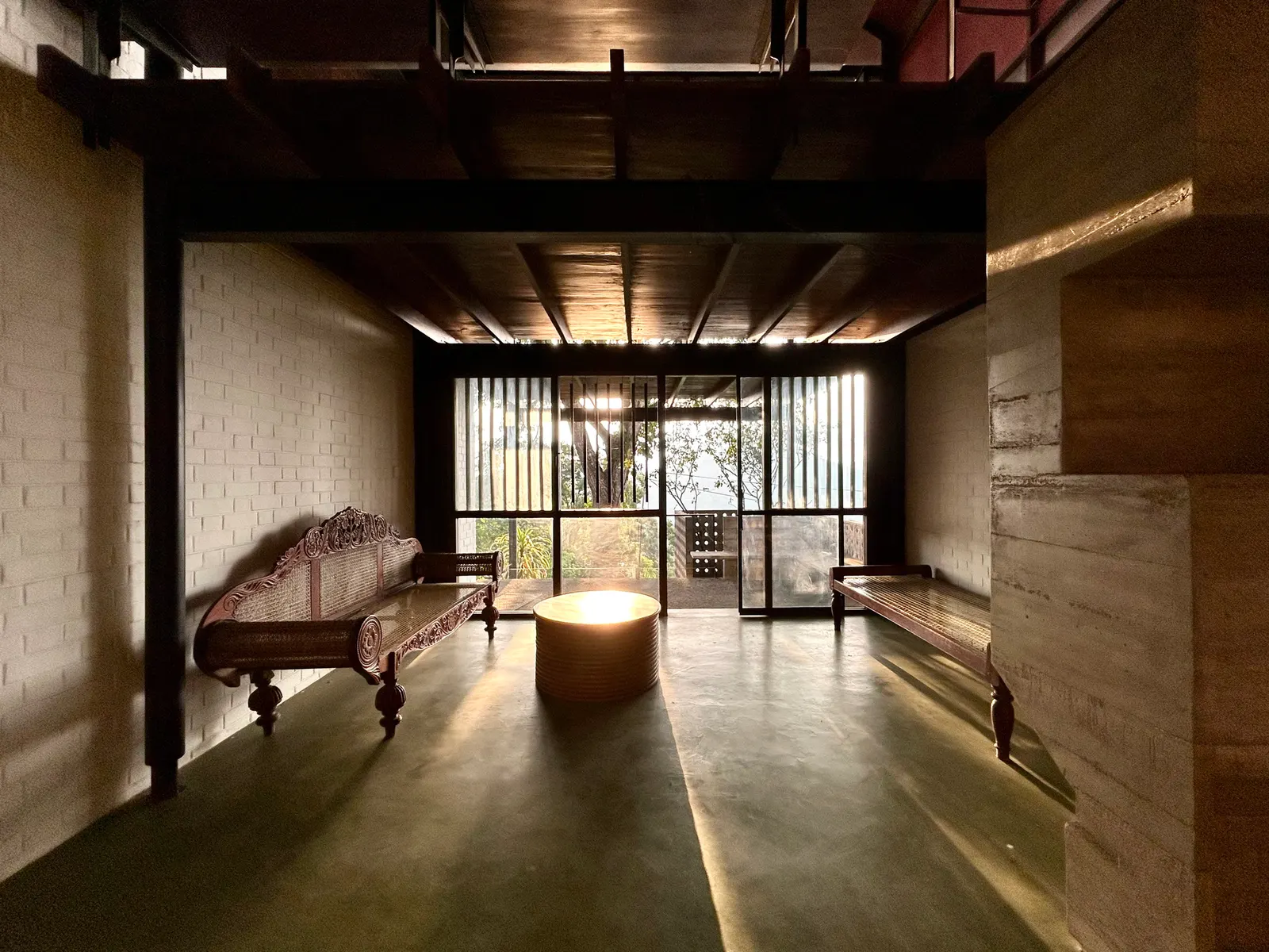Primrose House / Robust Architecture Workshop: реконструкция дома в Канди с акцентом на свет и повторное использование