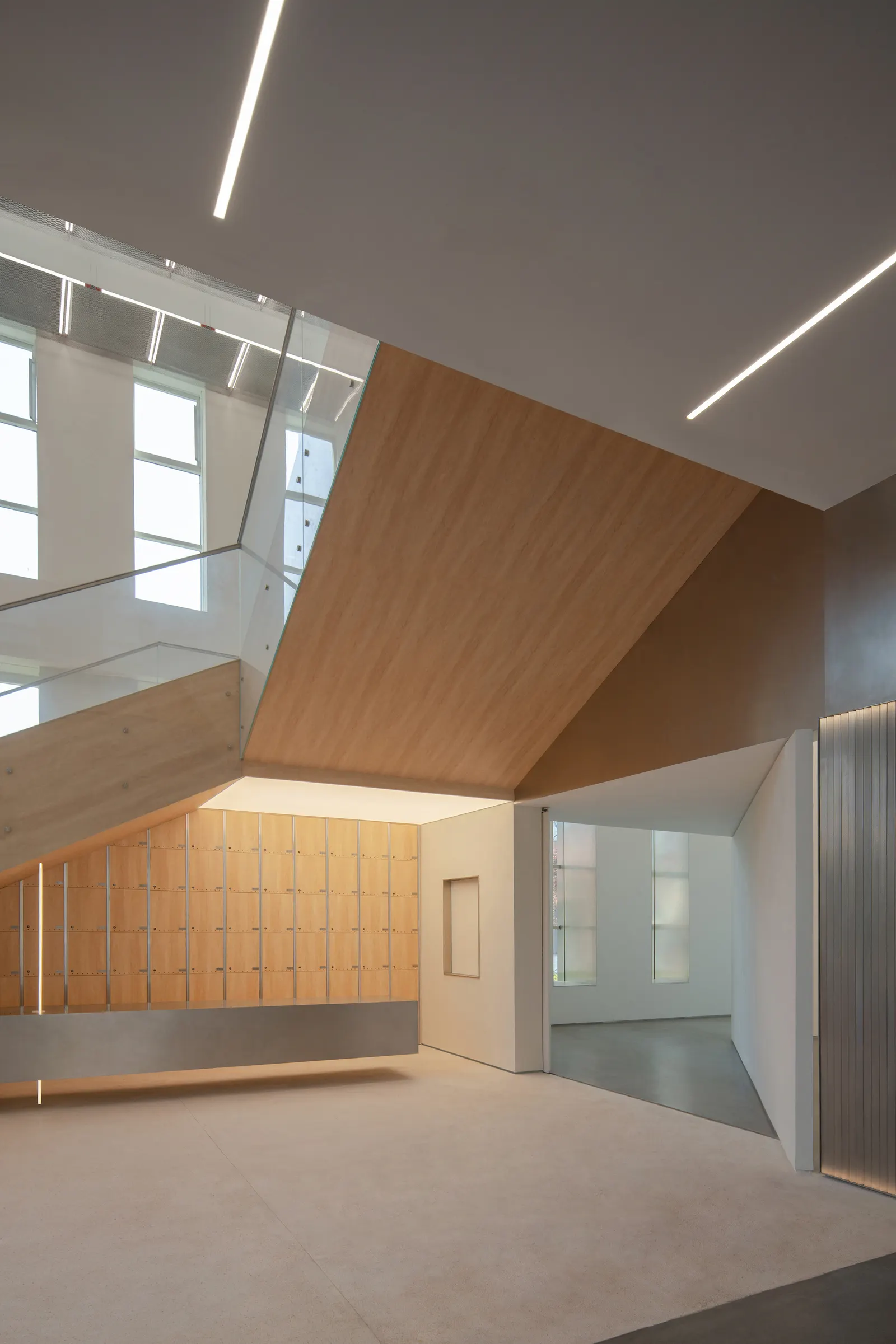 REDGE Contemporary Art Center / Atelier Meadow