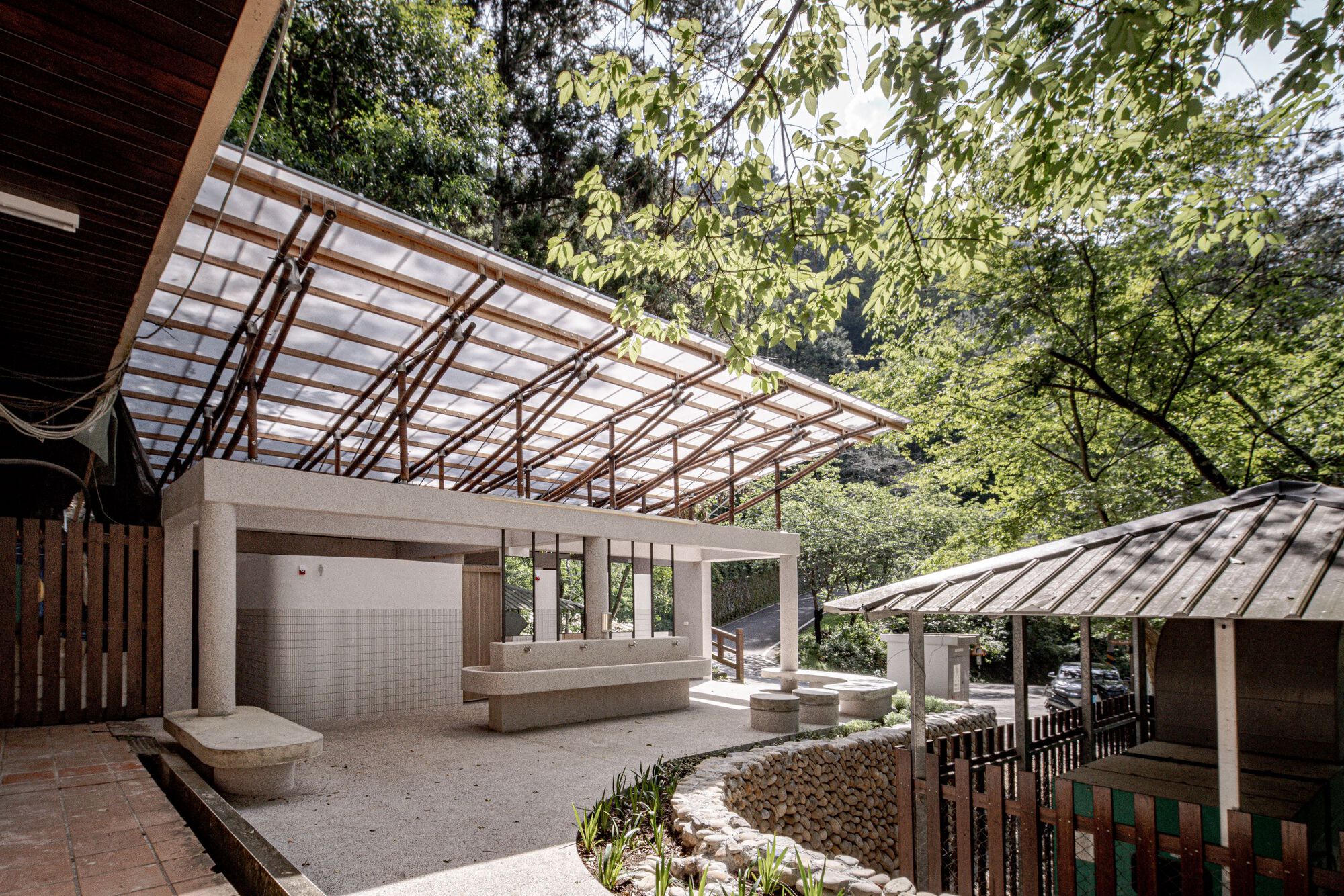Basianshan Natural Public Toilet / Protoplain Architects