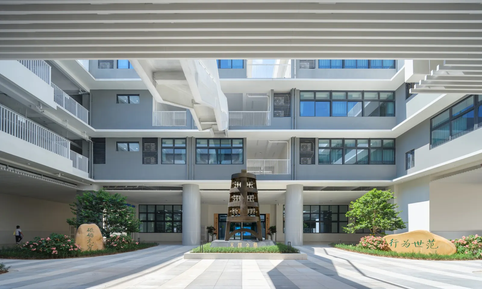 Школа-кампус с террасами и дворами: The Nanshan Affiliated School of Beijing Normal University / Z&Z STUDIO