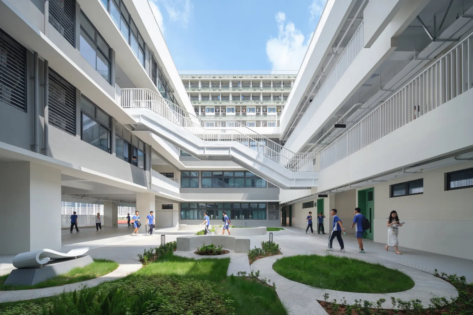 Школа-кампус с террасами и дворами: The Nanshan Affiliated School of Beijing Normal University / Z&Z STUDIO