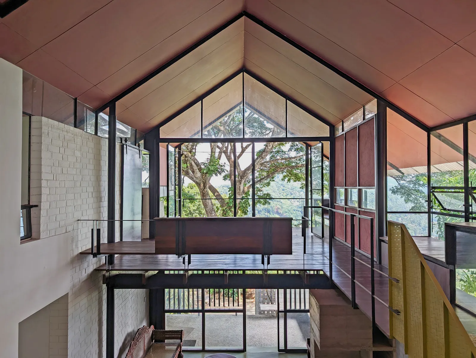Primrose House / Robust Architecture Workshop: реконструкция дома в Канди с акцентом на свет и повторное использование