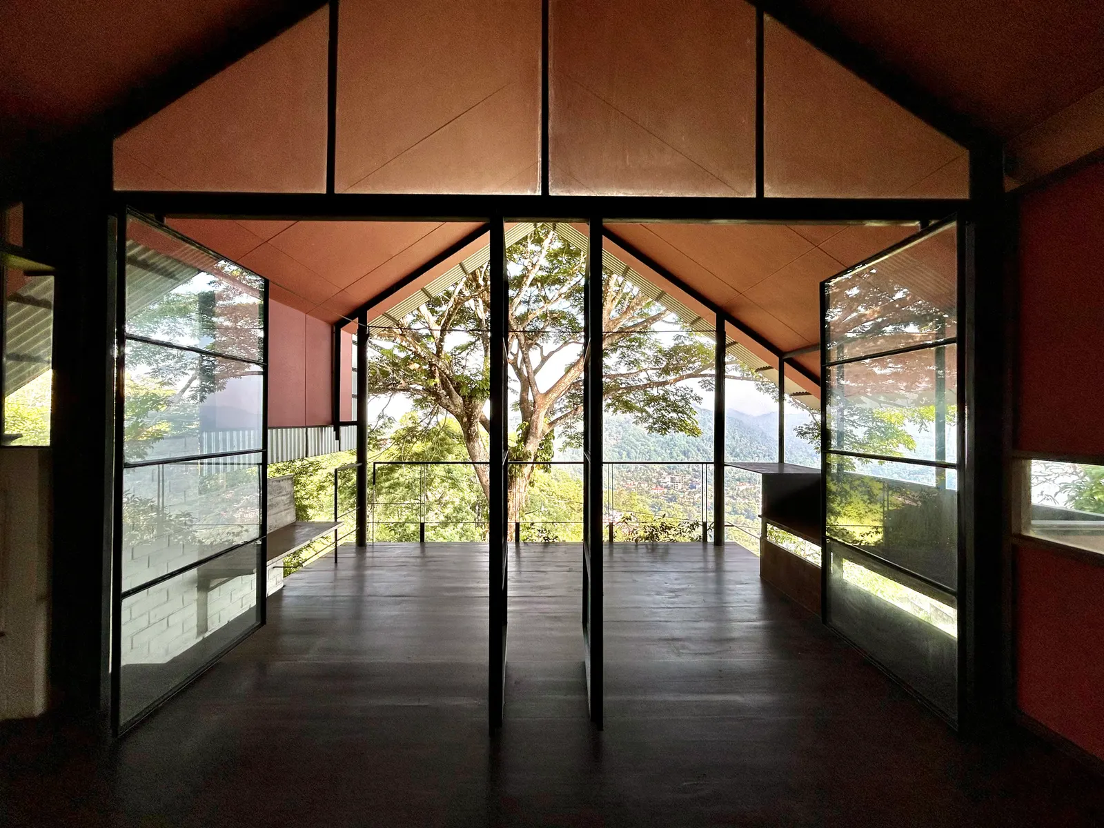 Primrose House / Robust Architecture Workshop: реконструкция дома в Канди с акцентом на свет и повторное использование